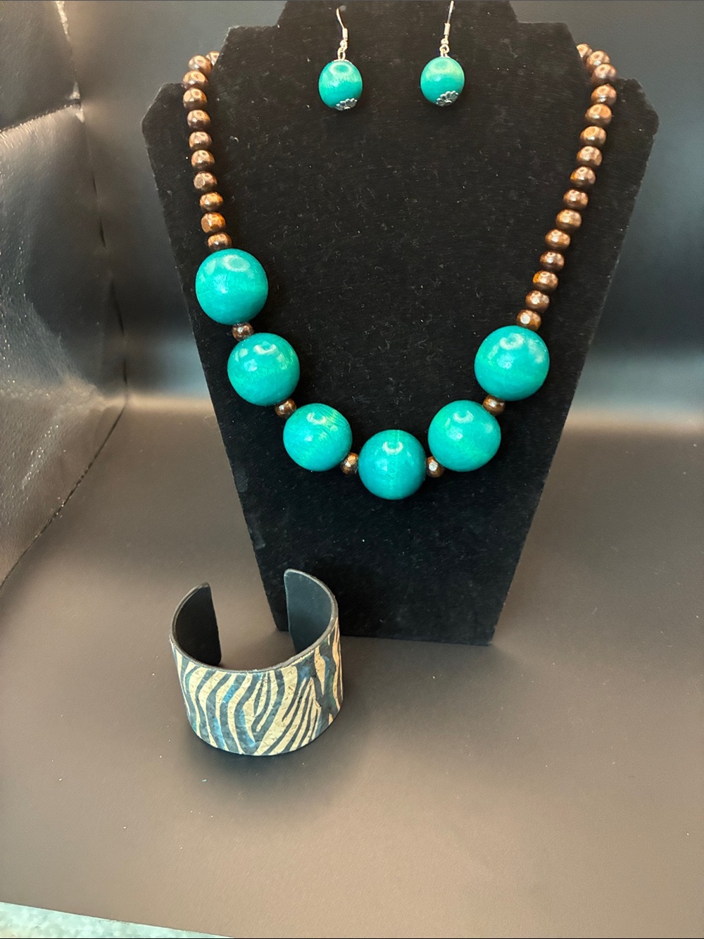 🎉Bold Turquoise Bead Necklace with Matching Earrings - Women Jewelry